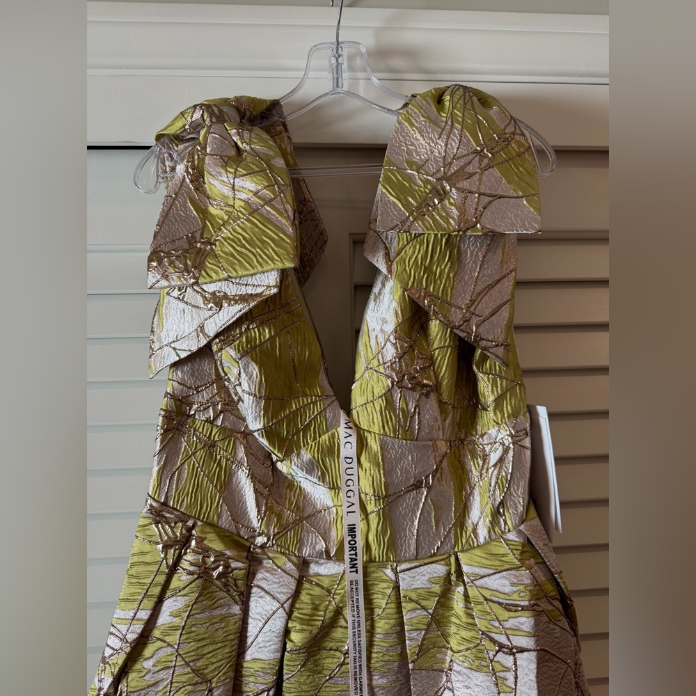 *NWT* Mac Duggal Lemon Green Metallic V-Neck Maxi Gown - Picture 8 of 16